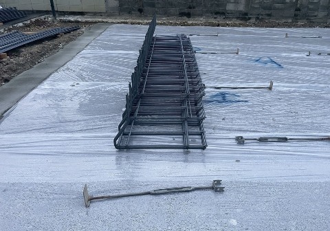 基礎防湿工事と鉄筋工事