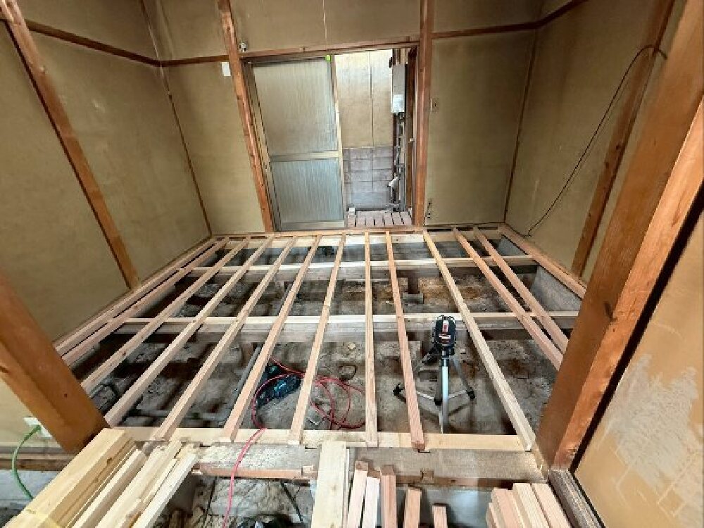 一階床下地