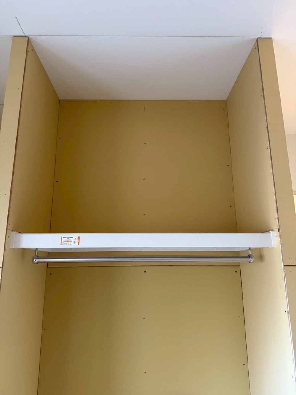 【木工事】枕棚パイプ