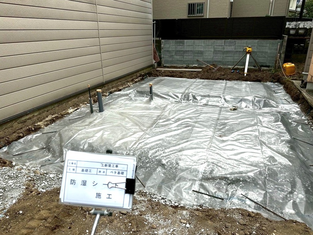 土壌防湿シート敷き