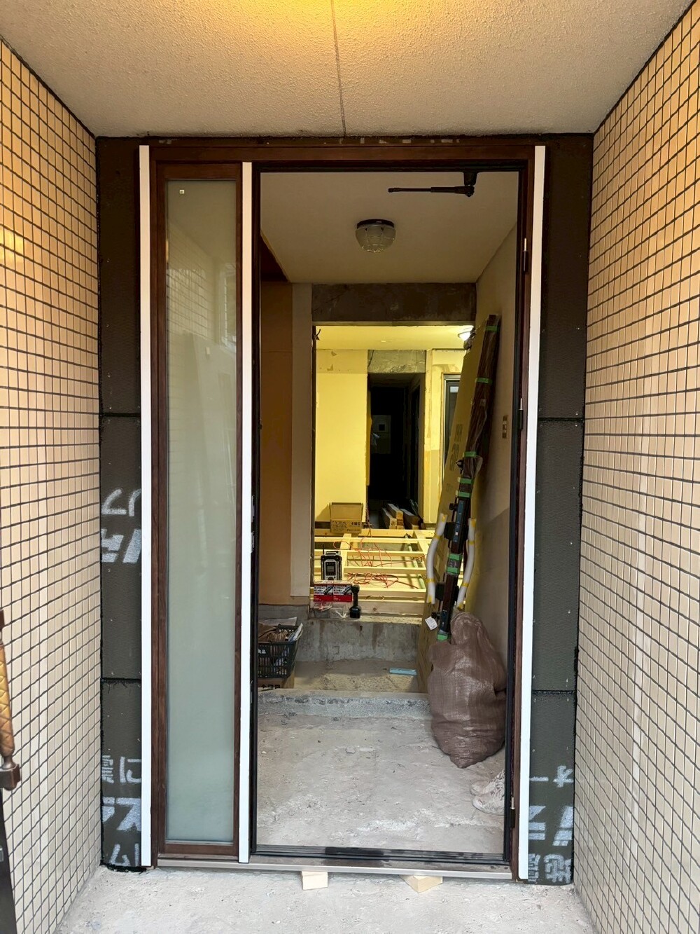 玄関ドア新設工事