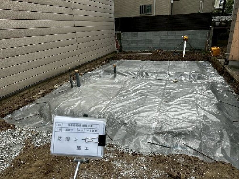 土壌防湿シート敷き