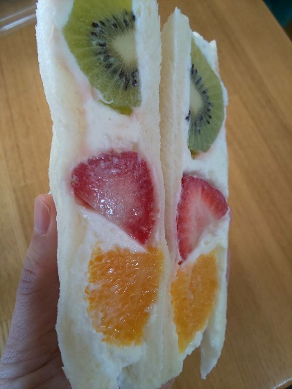 フルーツサンド
