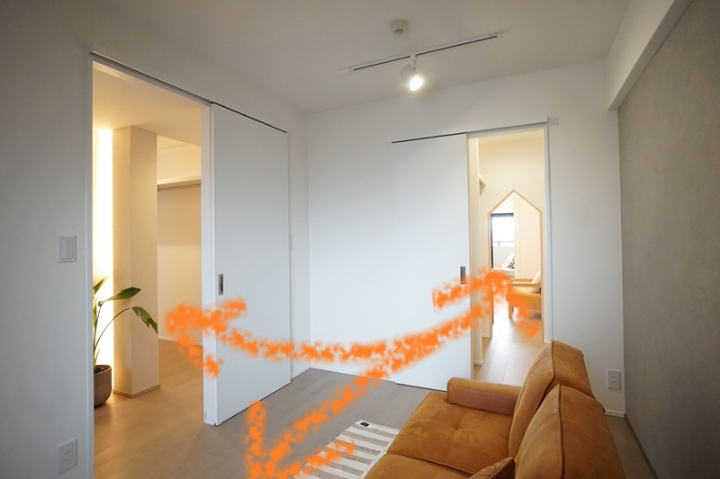 玄関から洋室そしてWICLへ