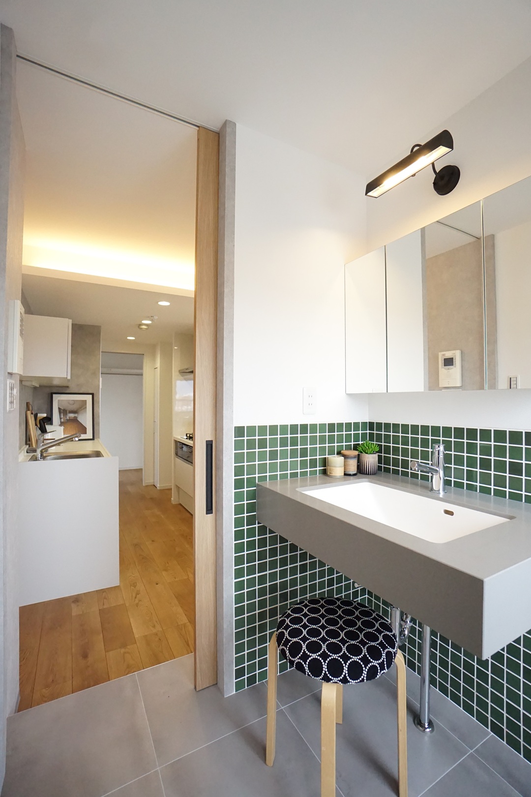 洗面所（別角度から）