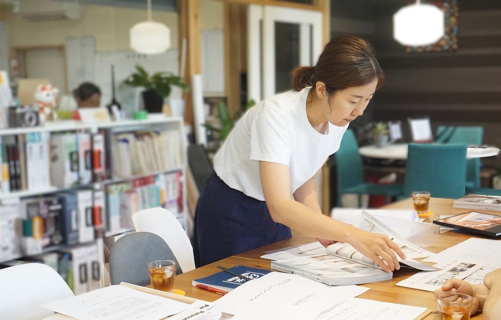 事務所で進行中のリノベーション計画の打合せ